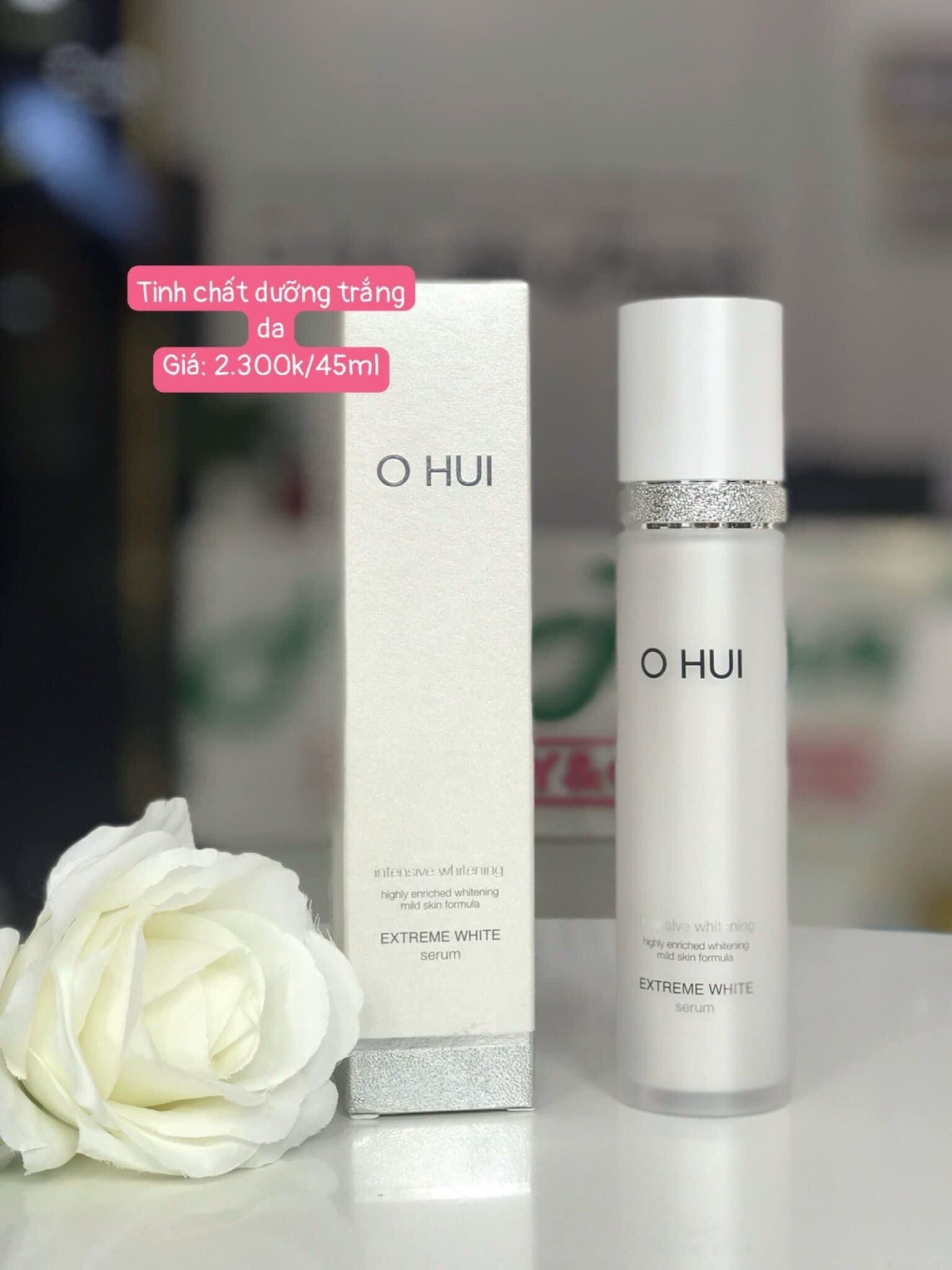 Tinh chất với thành phần SNowVitamin TM nhẹ nhàng tan chảy vào da , cho làn da sáng trong rạng rỡ