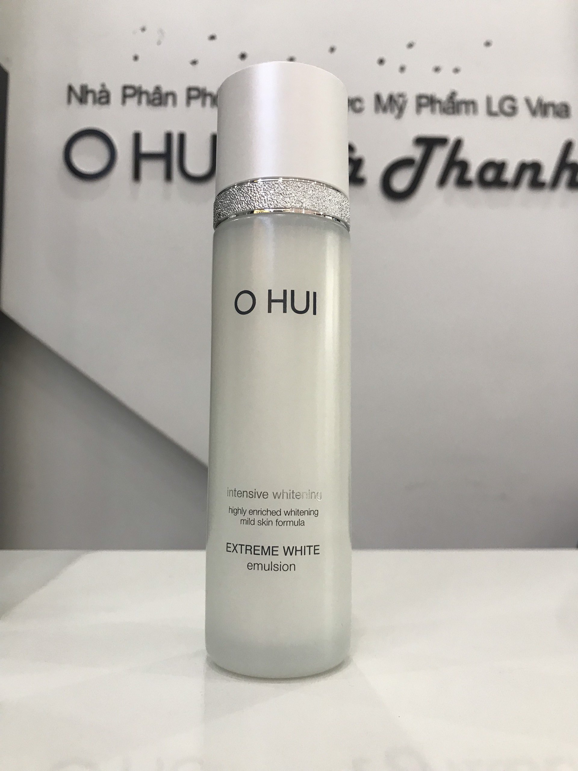 Sữa dưỡng với thành phần Snow Vitamin TM duõng tráng và duy trì độ ẩm cho da